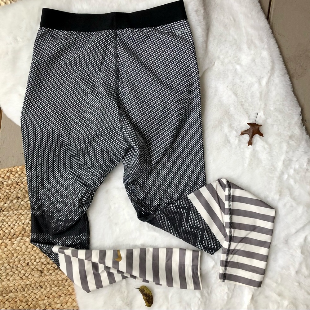 Nike | Pro Hyperwarm Engineered Print Legging - image 2